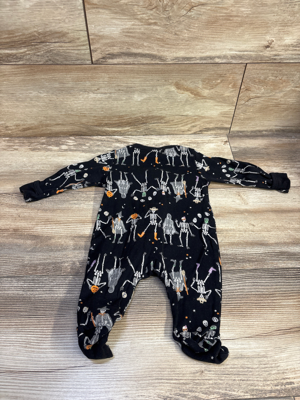 Old Navy Halloween Skeleton Sleeper Black sz 0-3m