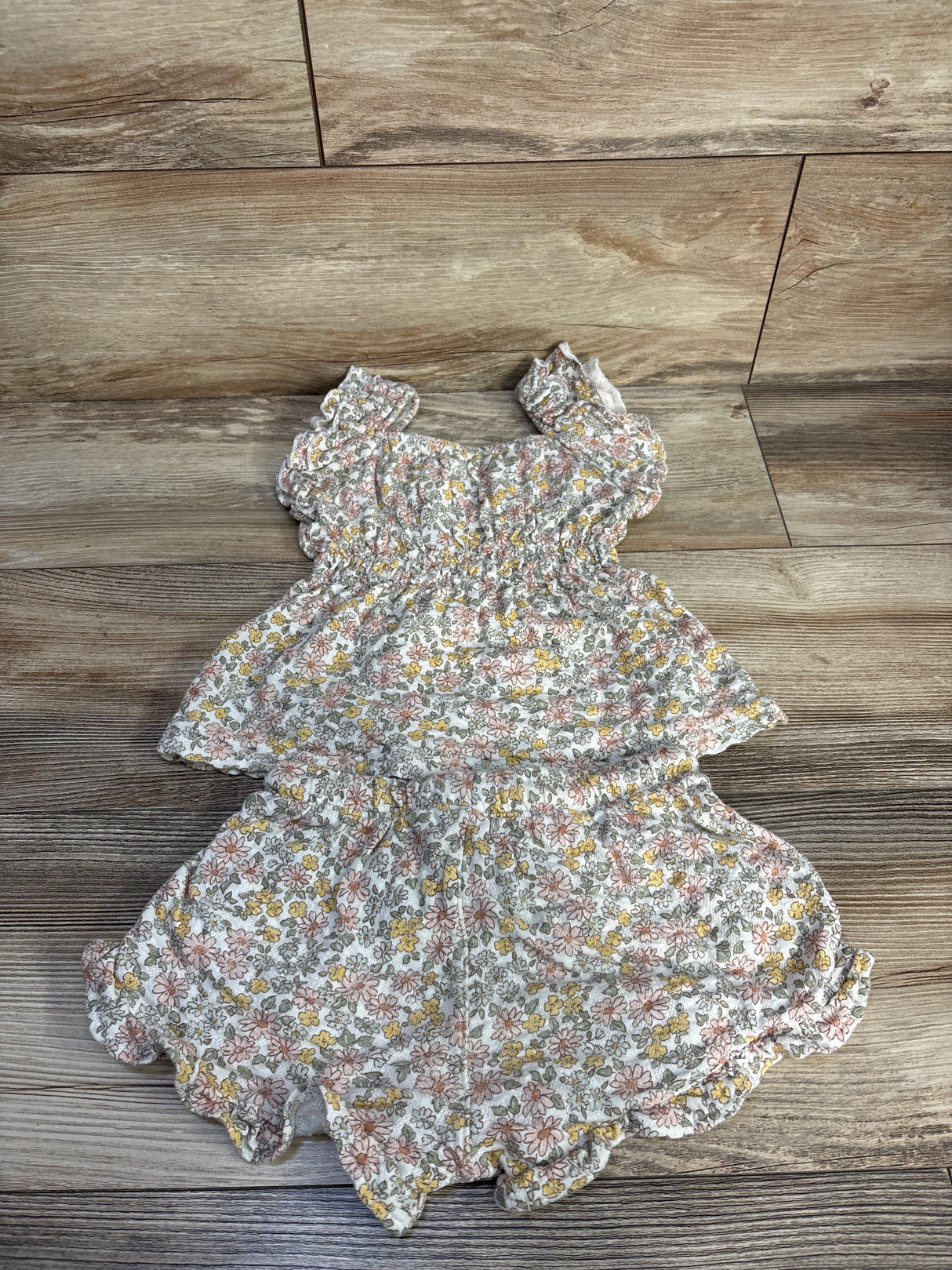Little Co. 2pc Floral Top & Shorts Set Ivory sz 4T