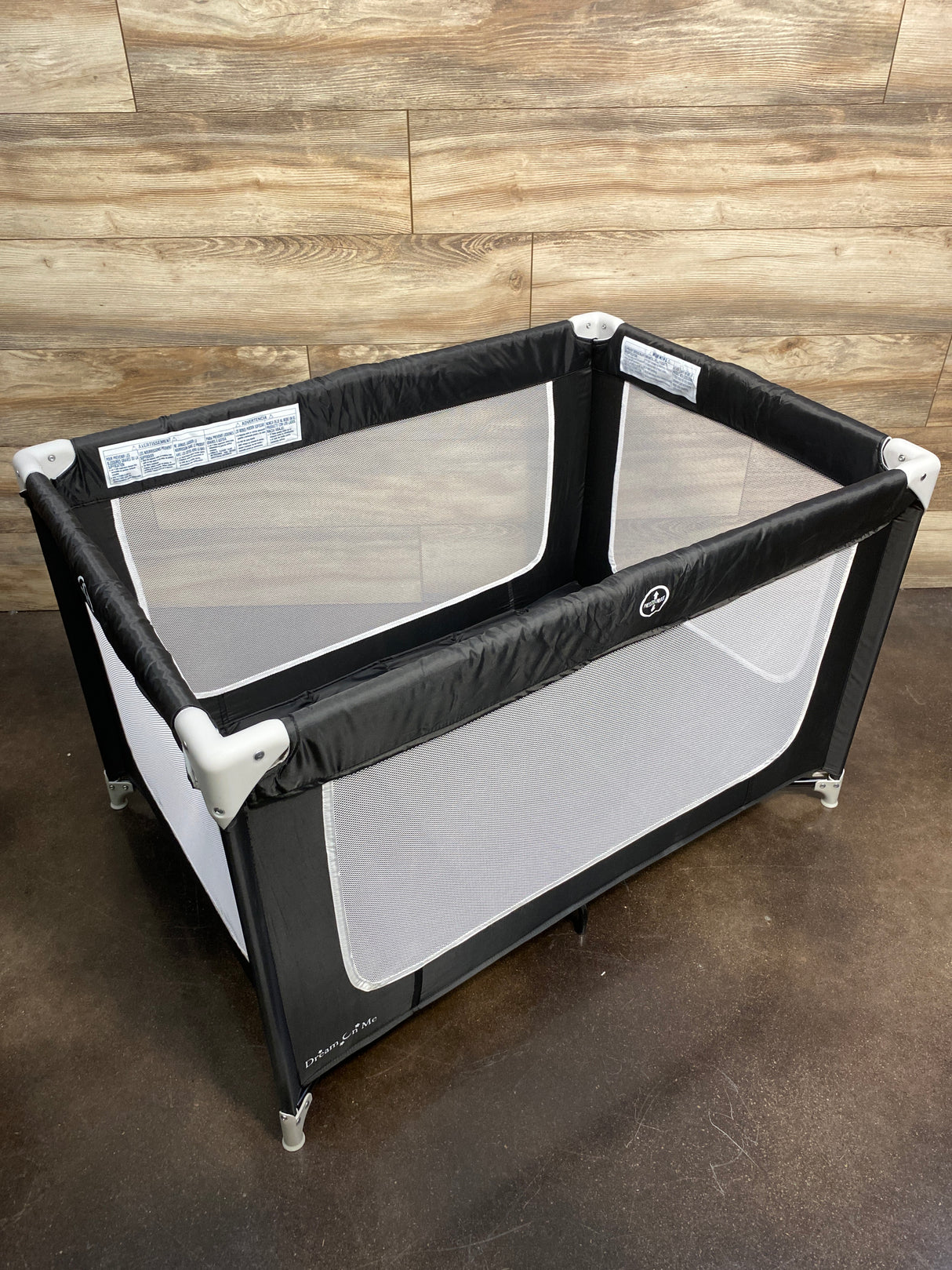 Dream on Me Zodiak Play Yard, Black