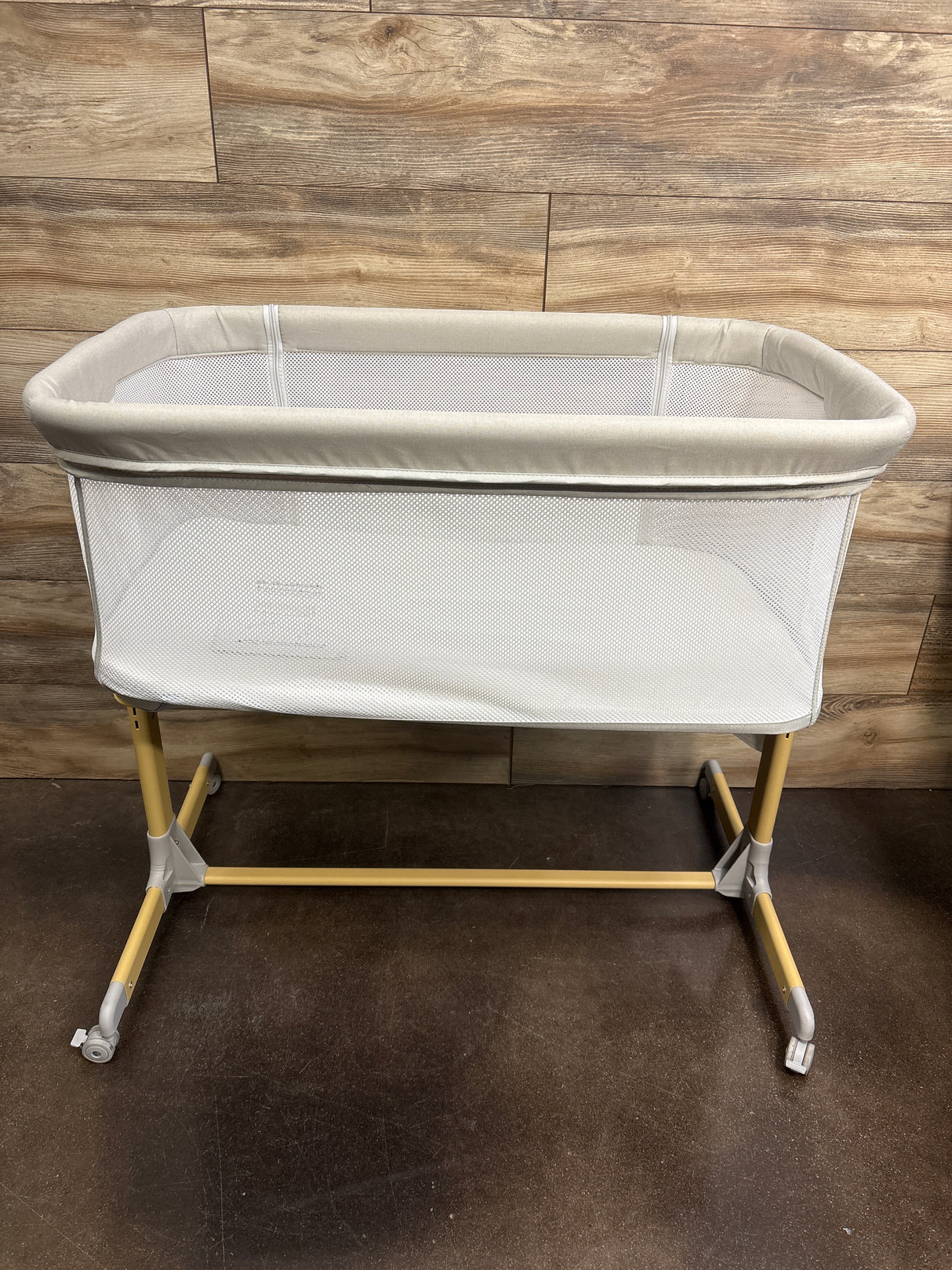 BaeBaeGoods 3-in-1 Bedside Bassinet with Wheels, White*
