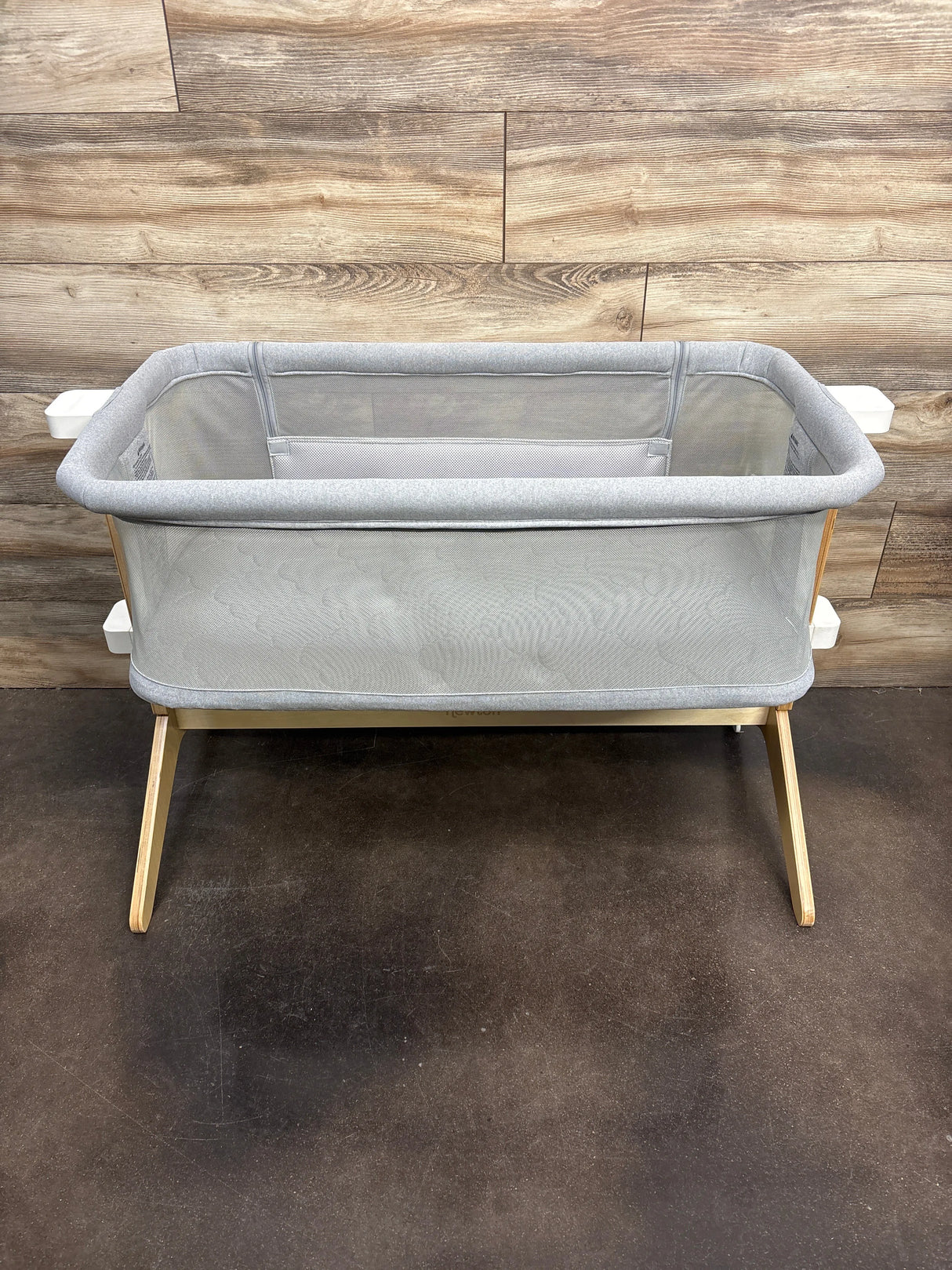 Newton Bassinet & Bedside Sleeper in Grey - Me n Mommy To Be