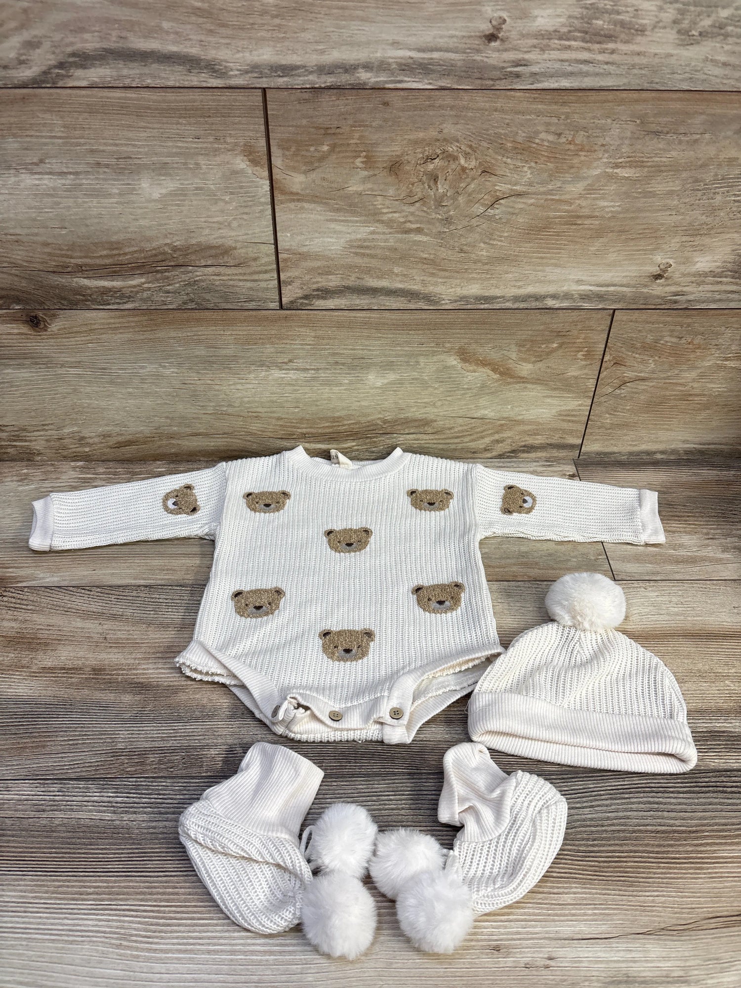Snug 3pc Knit Bear Bodysuit, Hat, & Booties Beige sz 3-6m