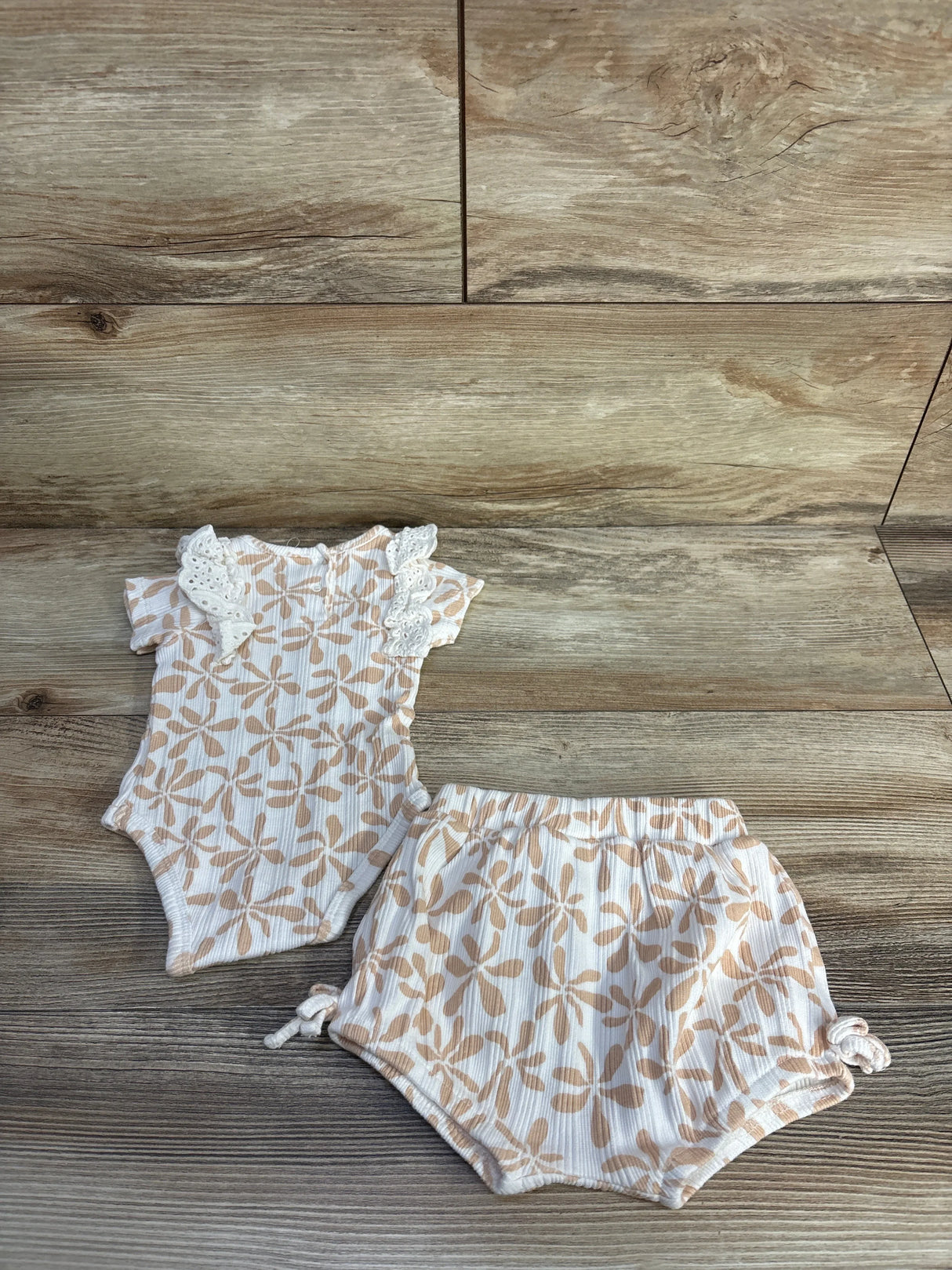 Jessica Simpson 2pc Eyelet Trim Ribbed Bodysuit & Shorts Set Ivory sz 0/3m
