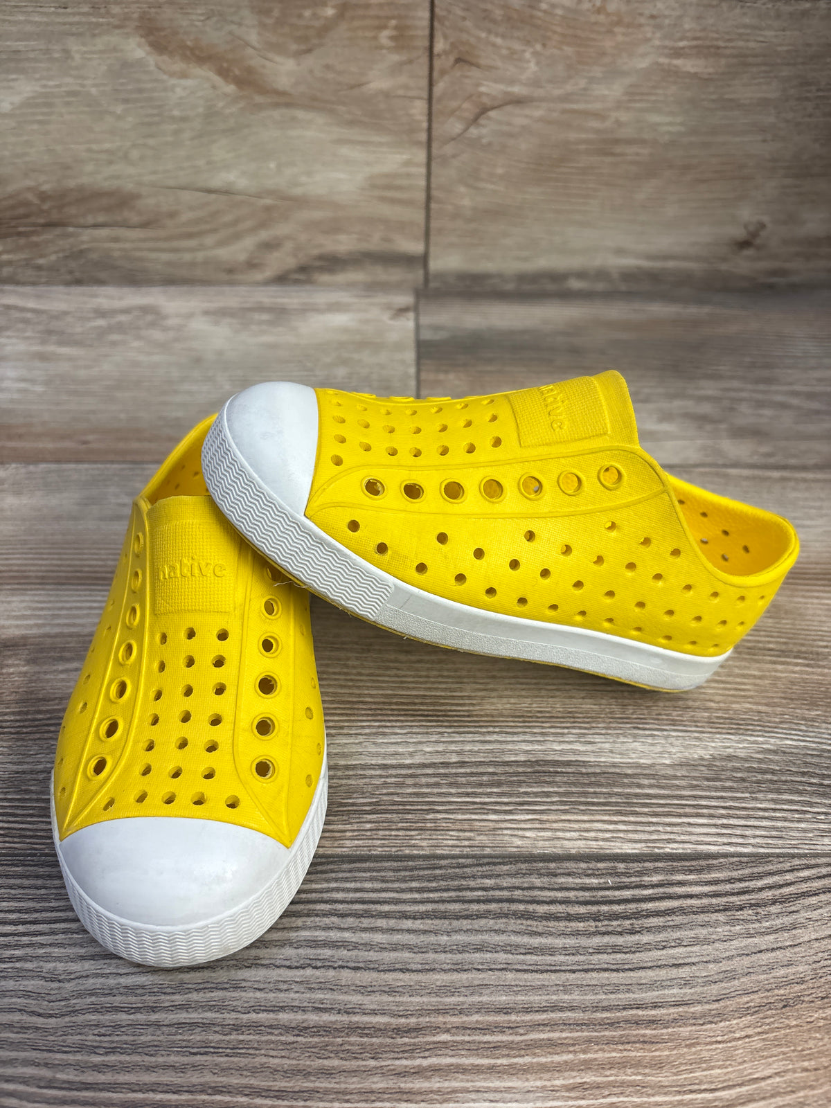 Native Jefferson Slip-On Shoes Yellow sz 10c