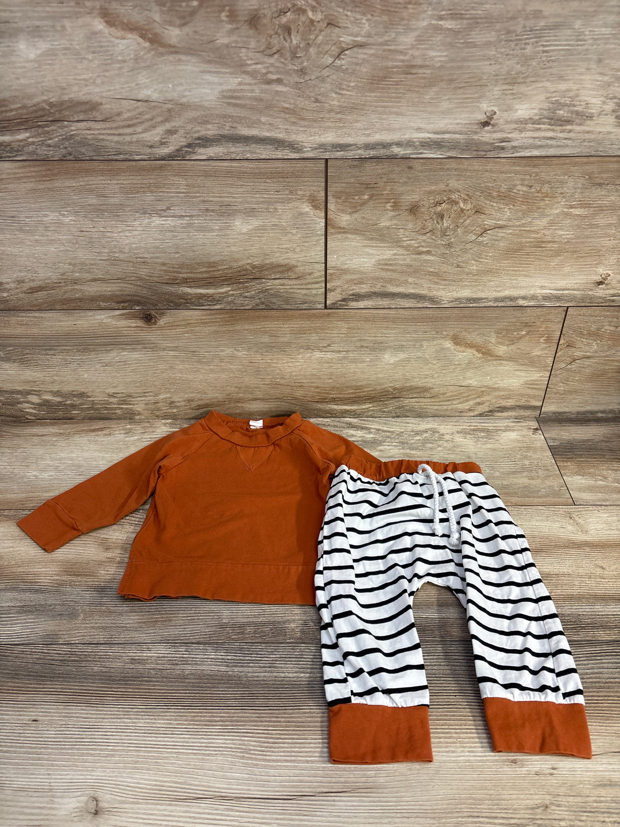2pc Long Sleeve Pull Over & Striped Pants Set Rust sz 9-12m