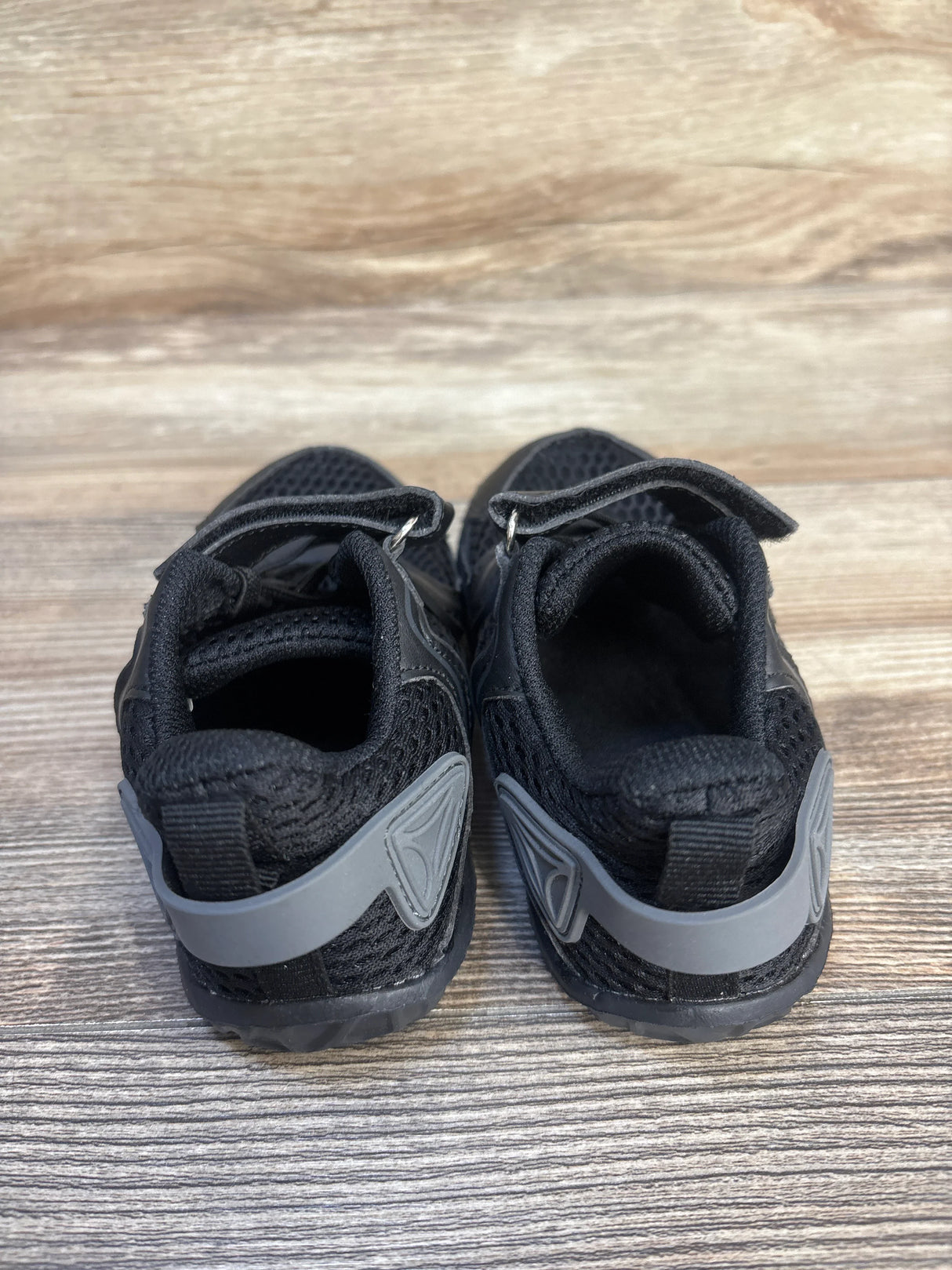 L Run Water Sneakers Black sz 8/9c