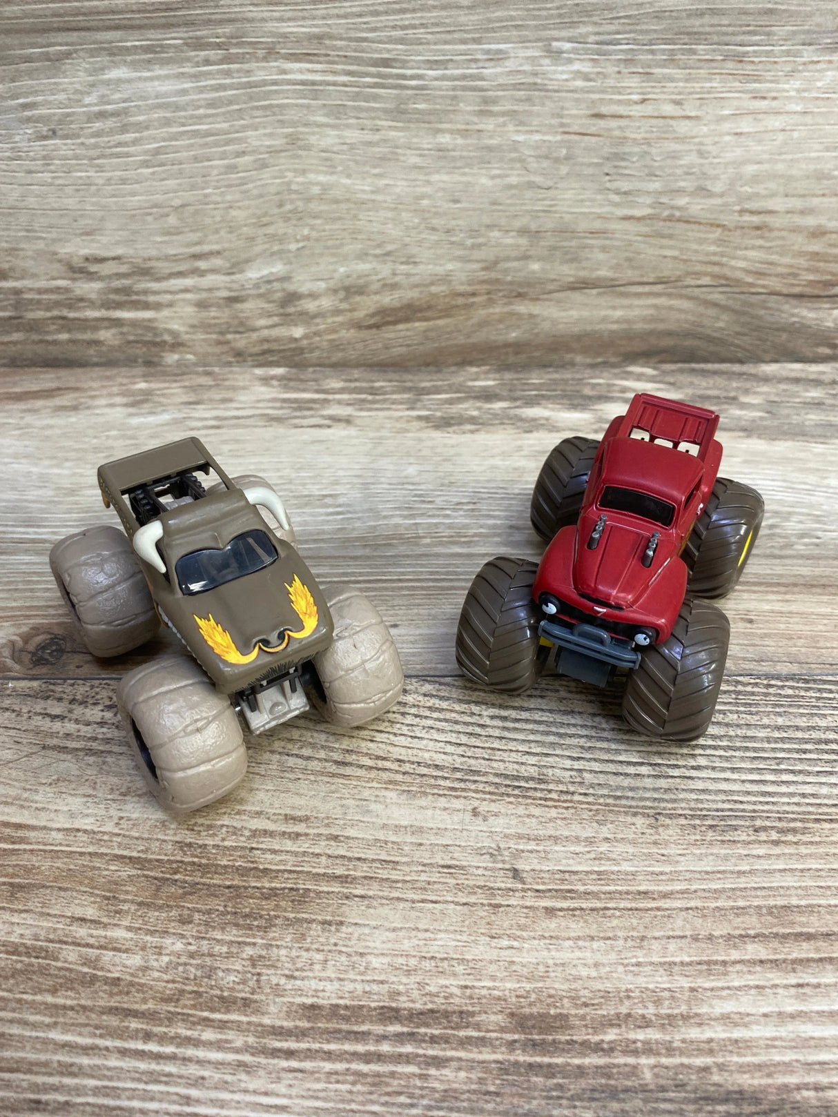 Monster Jam El Toro Loco Vs. Grave Digger Die-Cast Monster Trucks, 1:64 Scale