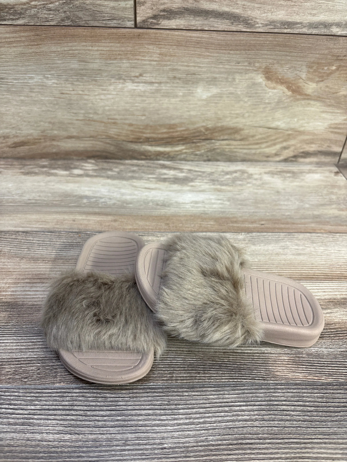 Akid Aston Faux Fur Slides Beige sz 7-9c