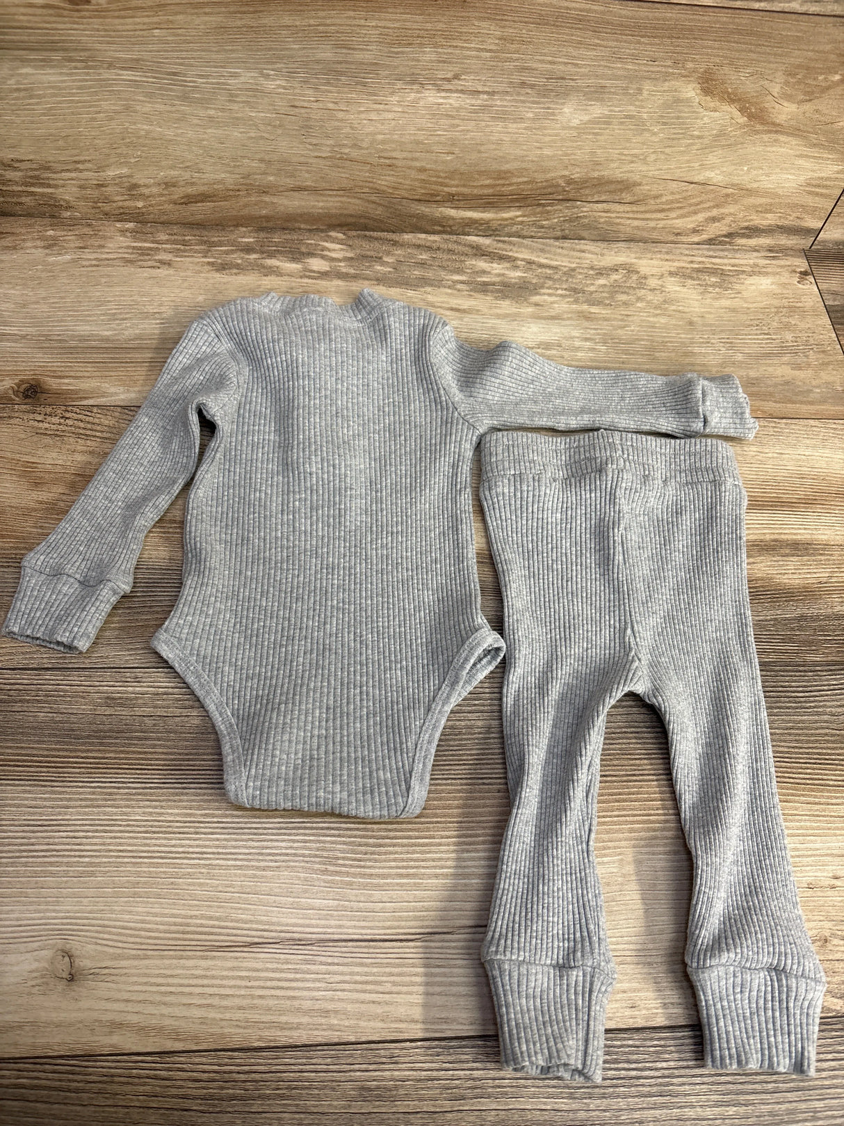 2pc Ribbed Bodysuit & Pants Set Grey sz 6-9m