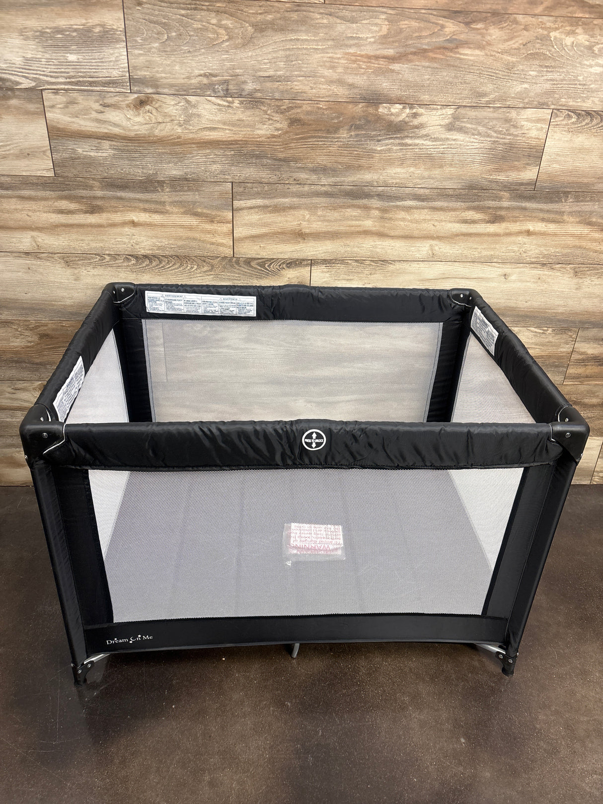 Dream on Me Zodiak Play Yard, Black