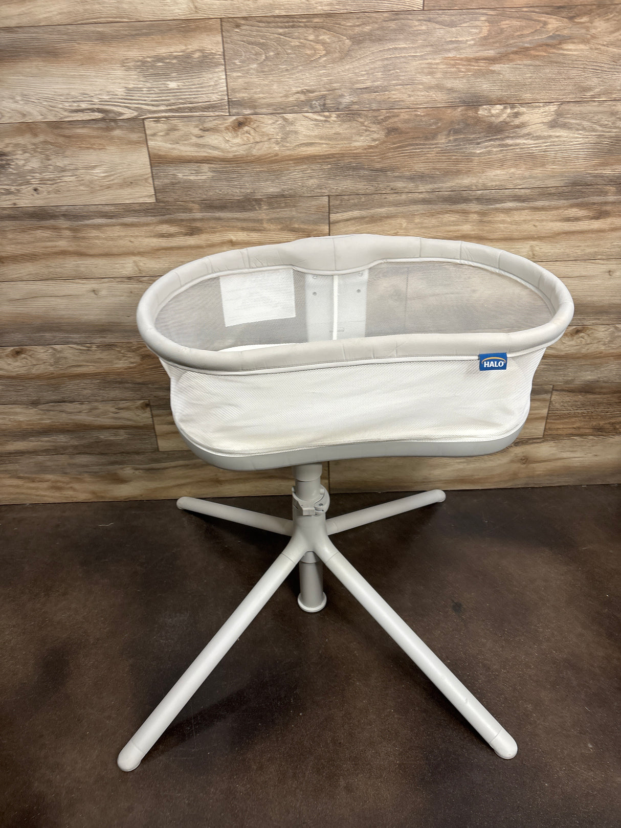 HALO Innovations BassiNest Swivel Sleeper 3.0