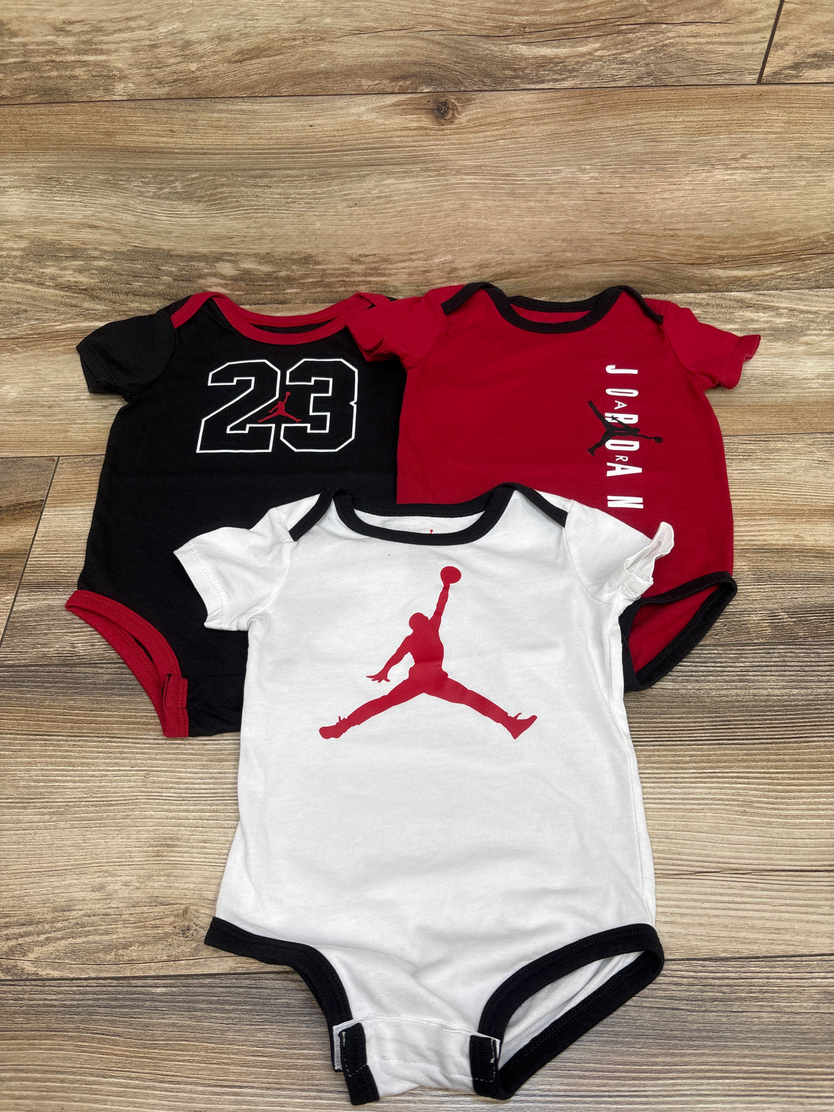 Jordan 3pk Bodysuits Black sz 18m