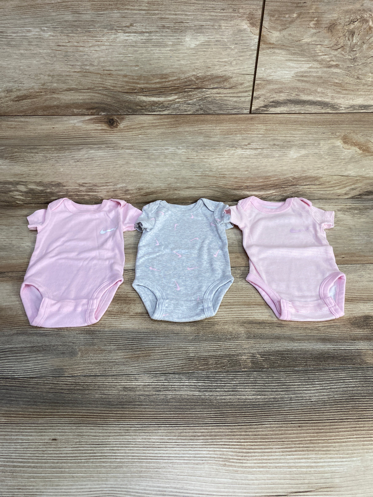 Nike 3pk Bodysuits Pink sz Newborn