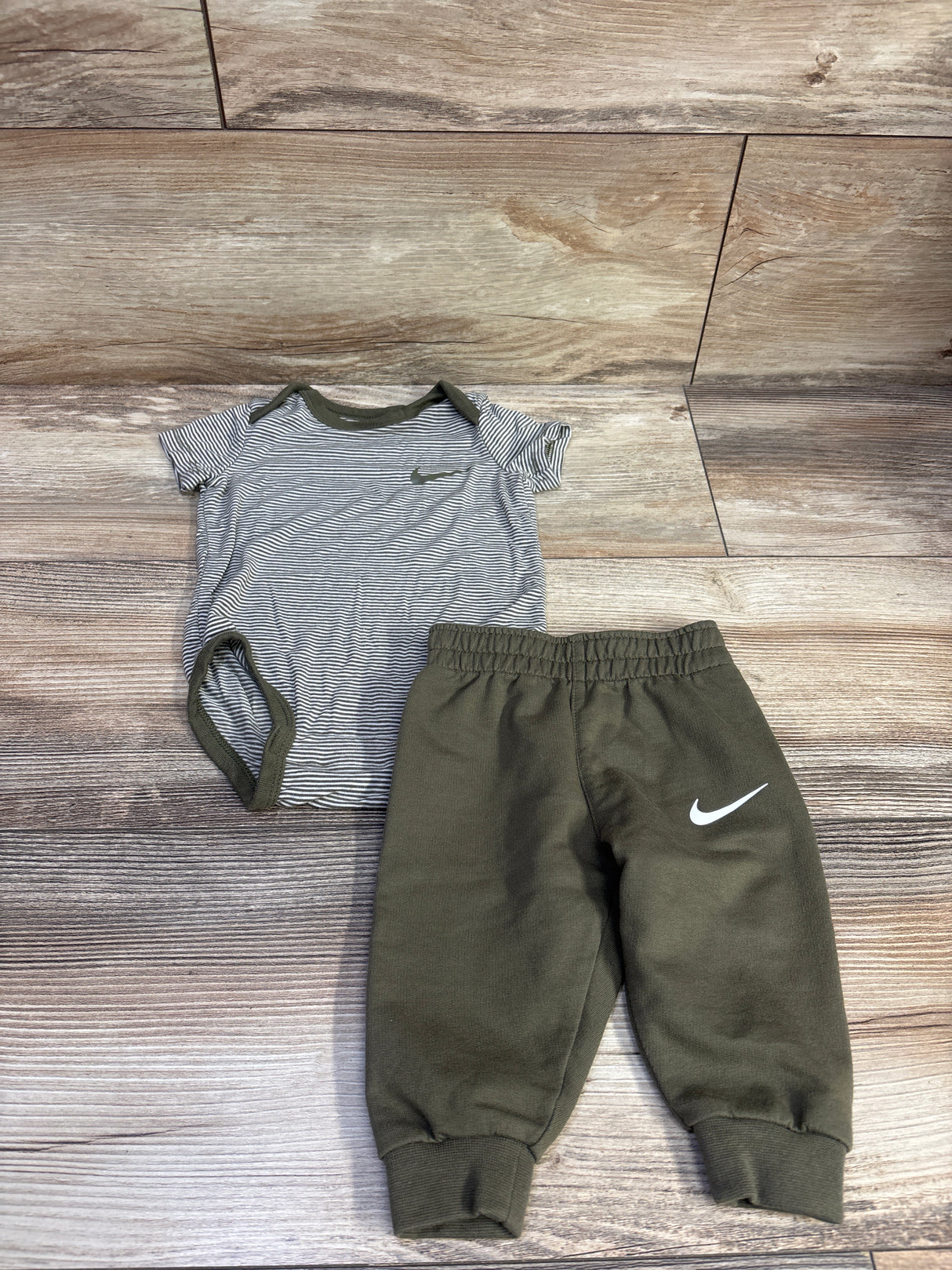 Nike 2pc Viscose Bodysuit & Joggers Set Green sz 3m