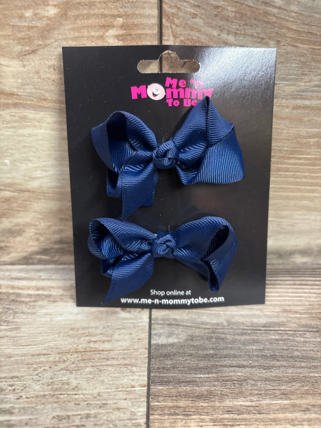 Two navy blue grosgrain hair bows on a Me n Mommy To Be branded display card.