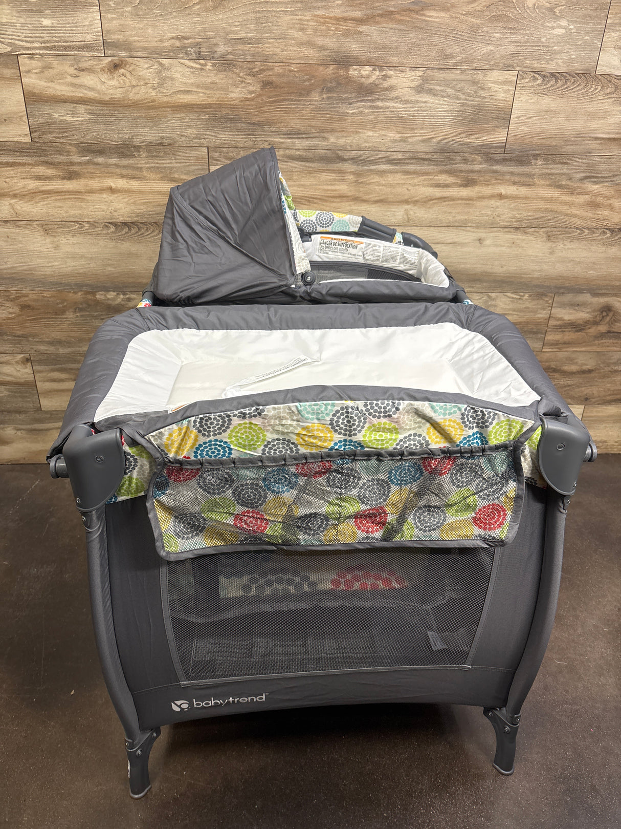 Baby Trend Lil Snooze Playard Deluxe II Nursery Center in Funfetti