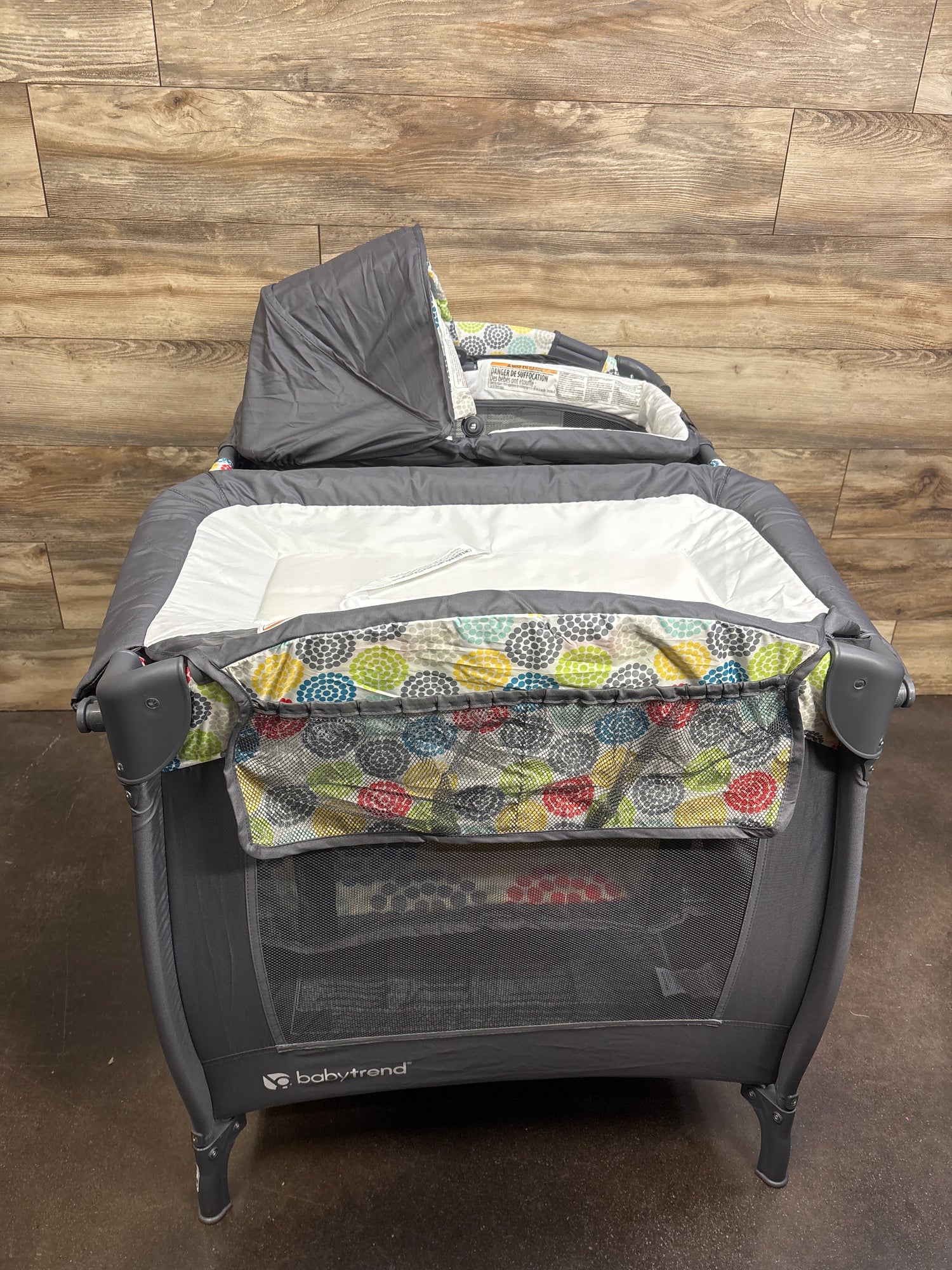 Baby Trend Lil Snooze Playard Deluxe II Nursery Center in Funfetti
