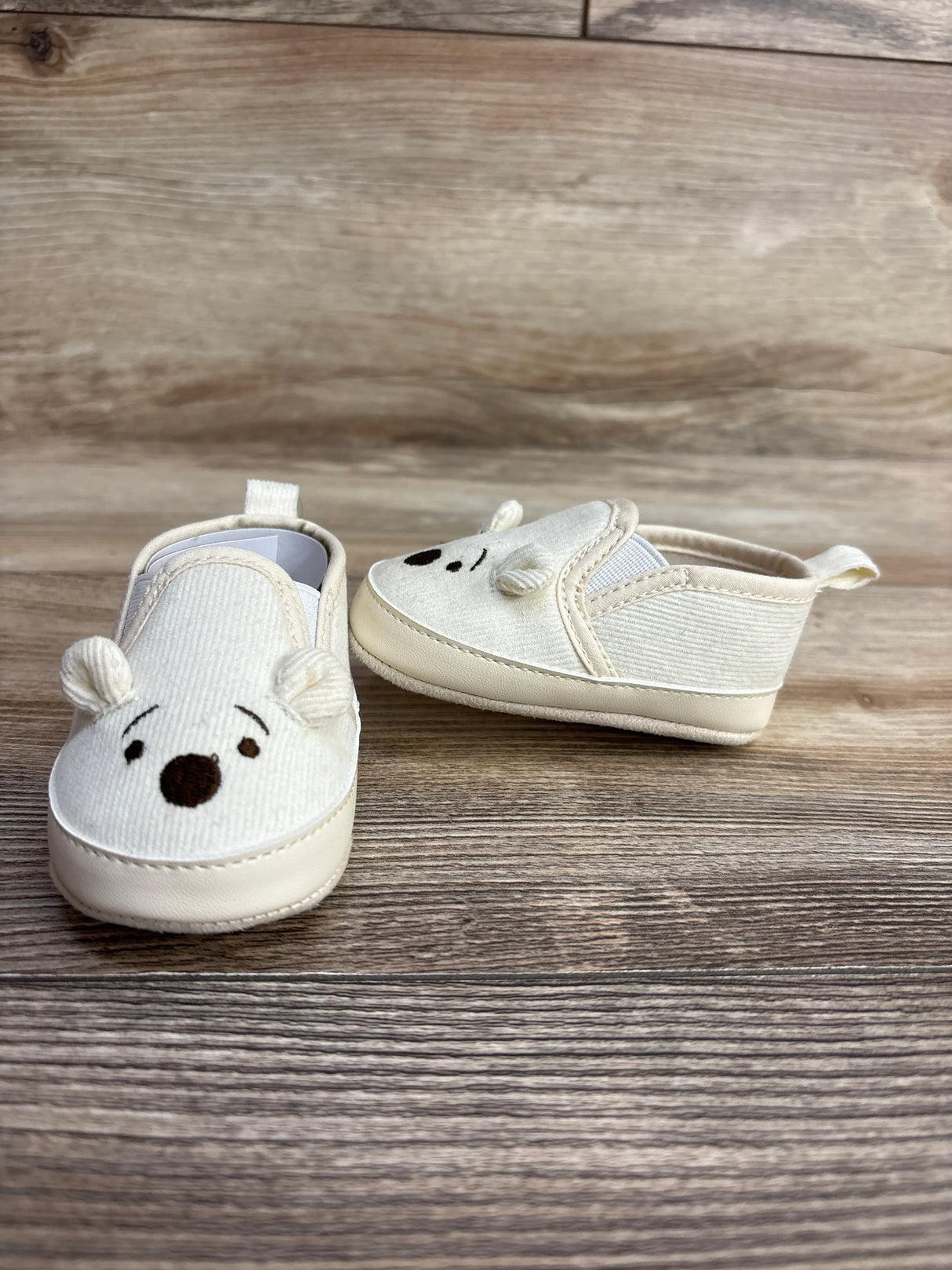 NEW Disney Baby Winnie the Pooh Soft Sole Shoes Beige sz 2/3c