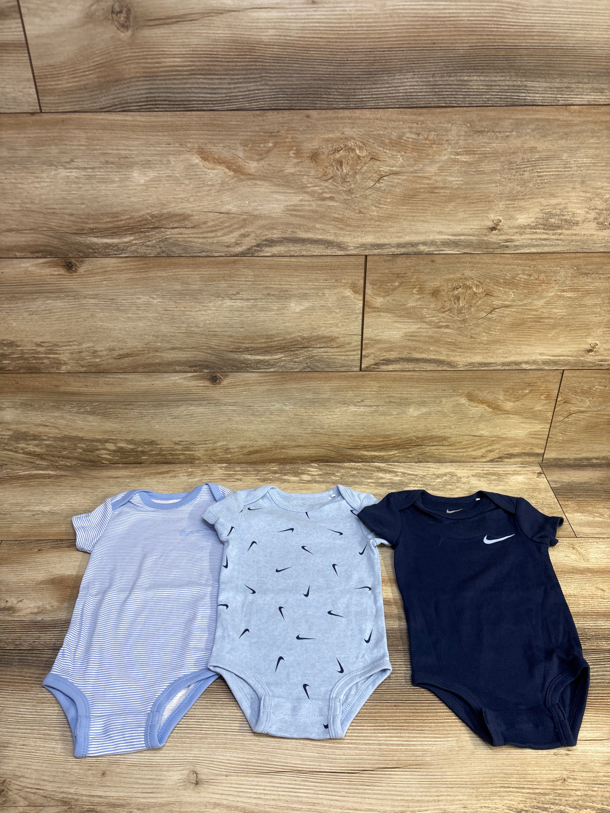 Nike 3pk Bodysuit Blue sz 12m