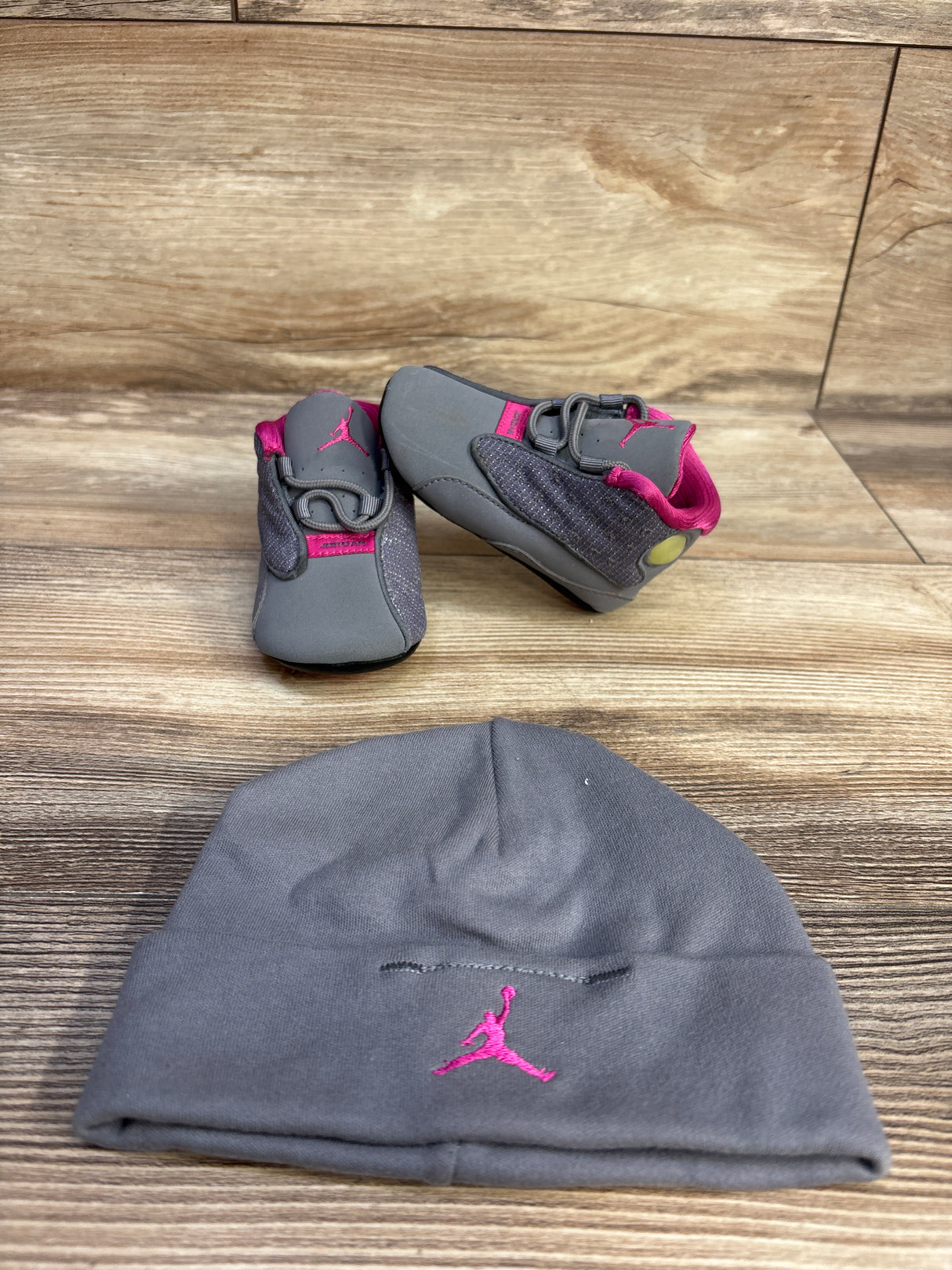 Air Jordan 13 Retro CB 'Hyper Pink' Sneakers & Hat Gift Pack Grey sz 3c