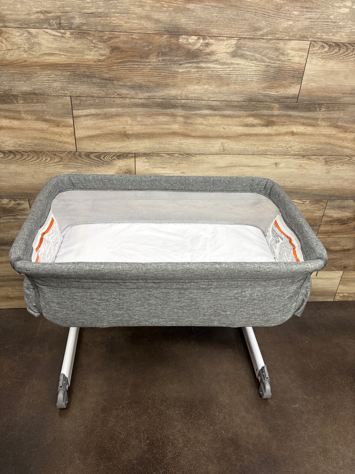 Simmons Dream Bedside Bassinet Sleeper, Grey