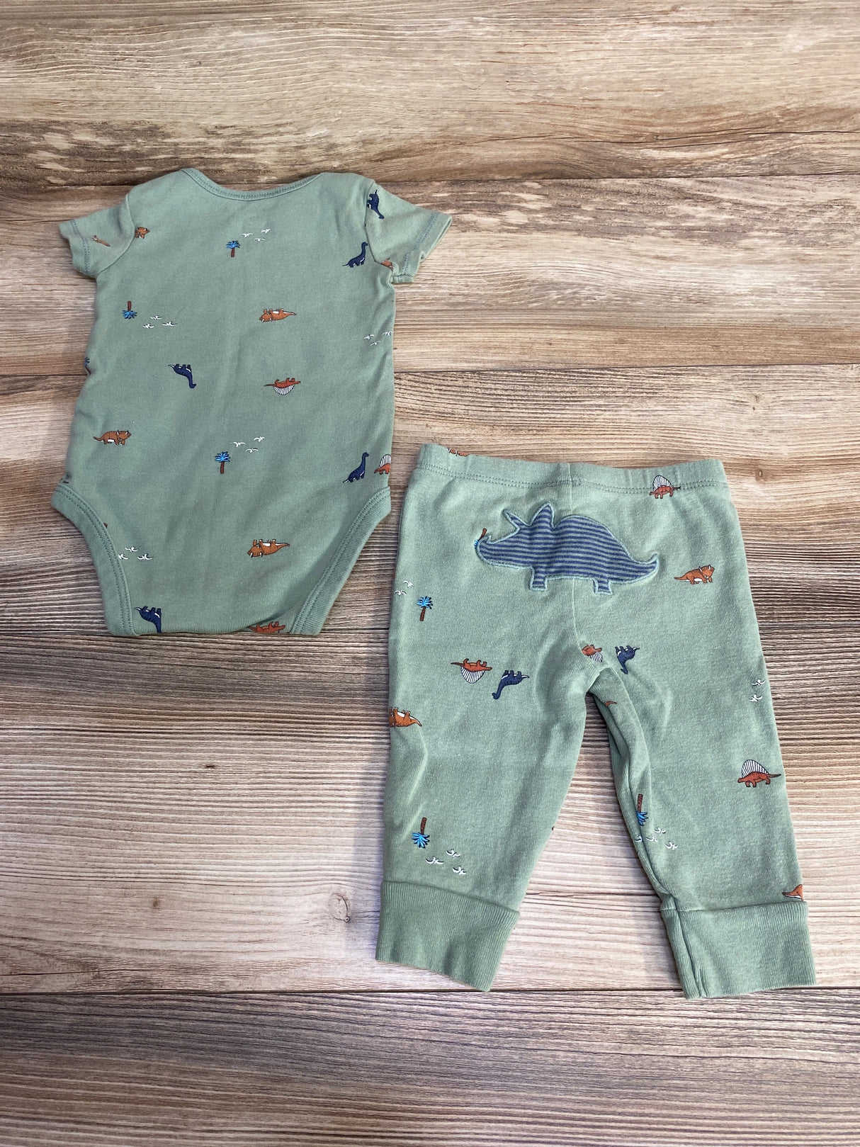 Carter's 2pc Dinosaur Bodysuit & Pants Green sz 6m - Me n Mommy To Be