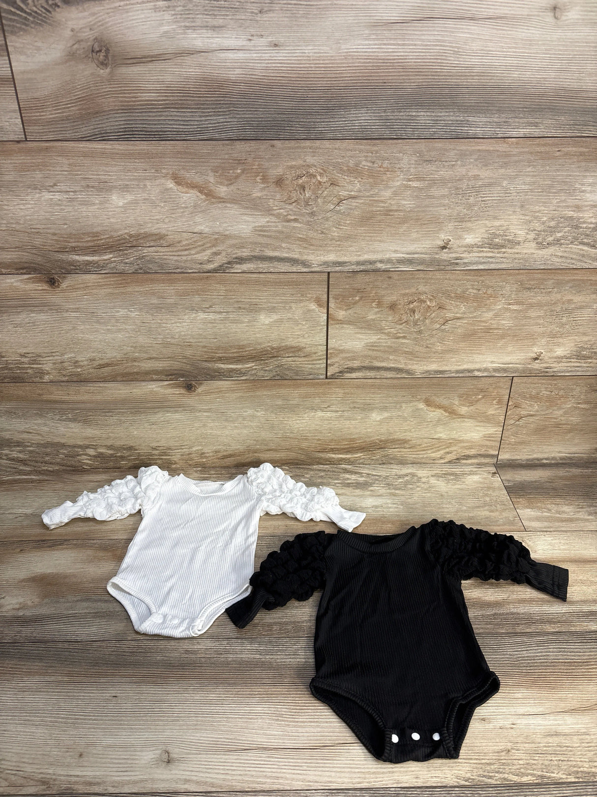 2pk Ribbed Puff Sleeve Bodysuit Black sz 6-9m