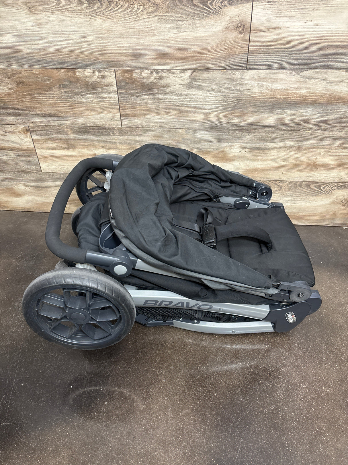 Chicco Bravo Quick-Fold Stroller in Black