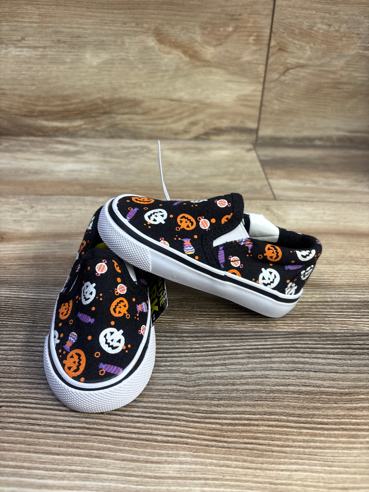 NEW Tommy Bahama Glow in The Dark Halloween Sneakers Black sz 5c