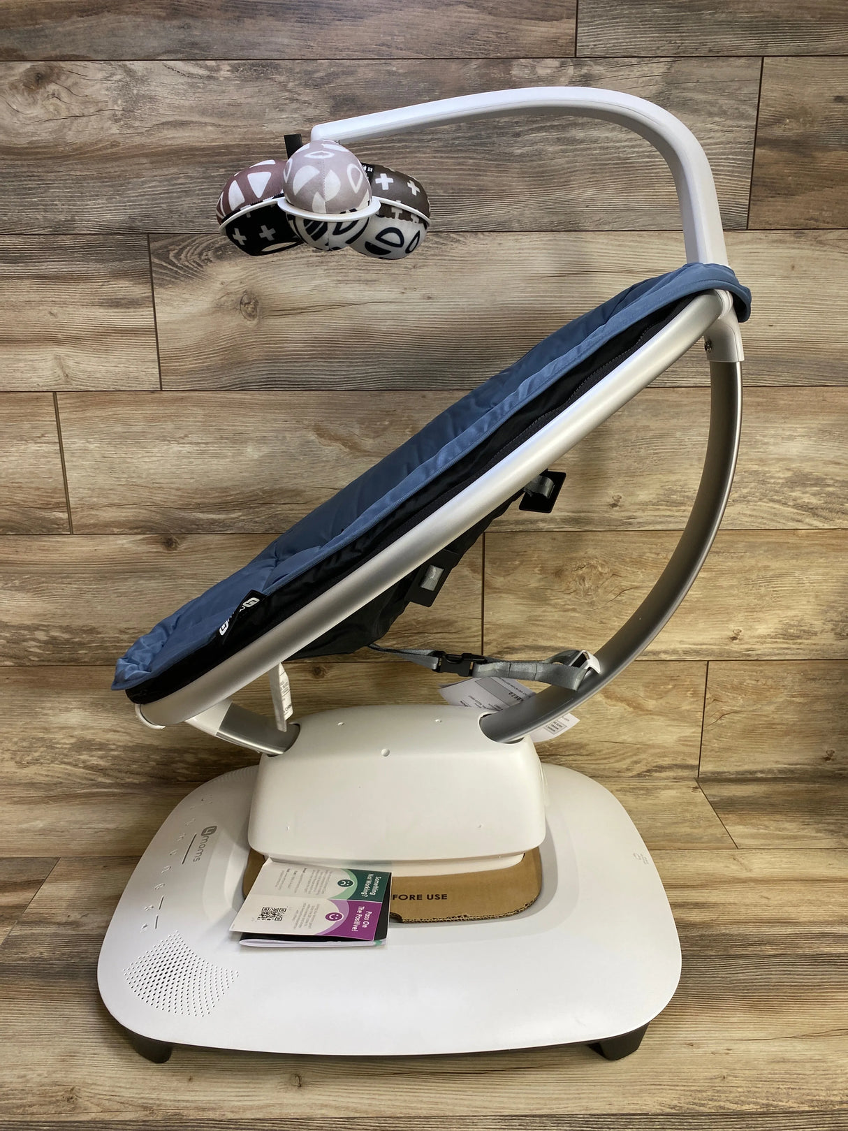 NEW 4moms mamaRoo Multi-Motion Baby Swing Smart Connectivity in Slate - Me n Mommy To Be