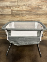 Baby Delight Beside Me Dreamer Bassinet in Charcoal