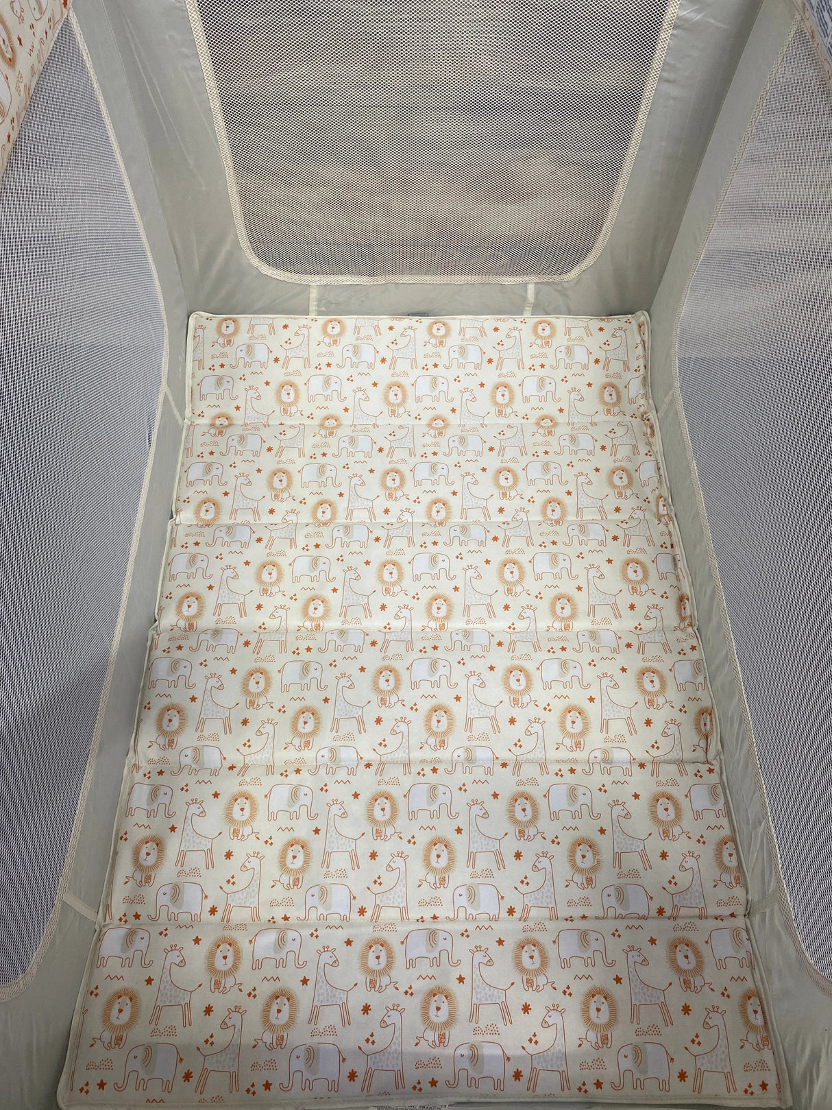 NEW Dream on Me Zodiak Play Yard, Beige