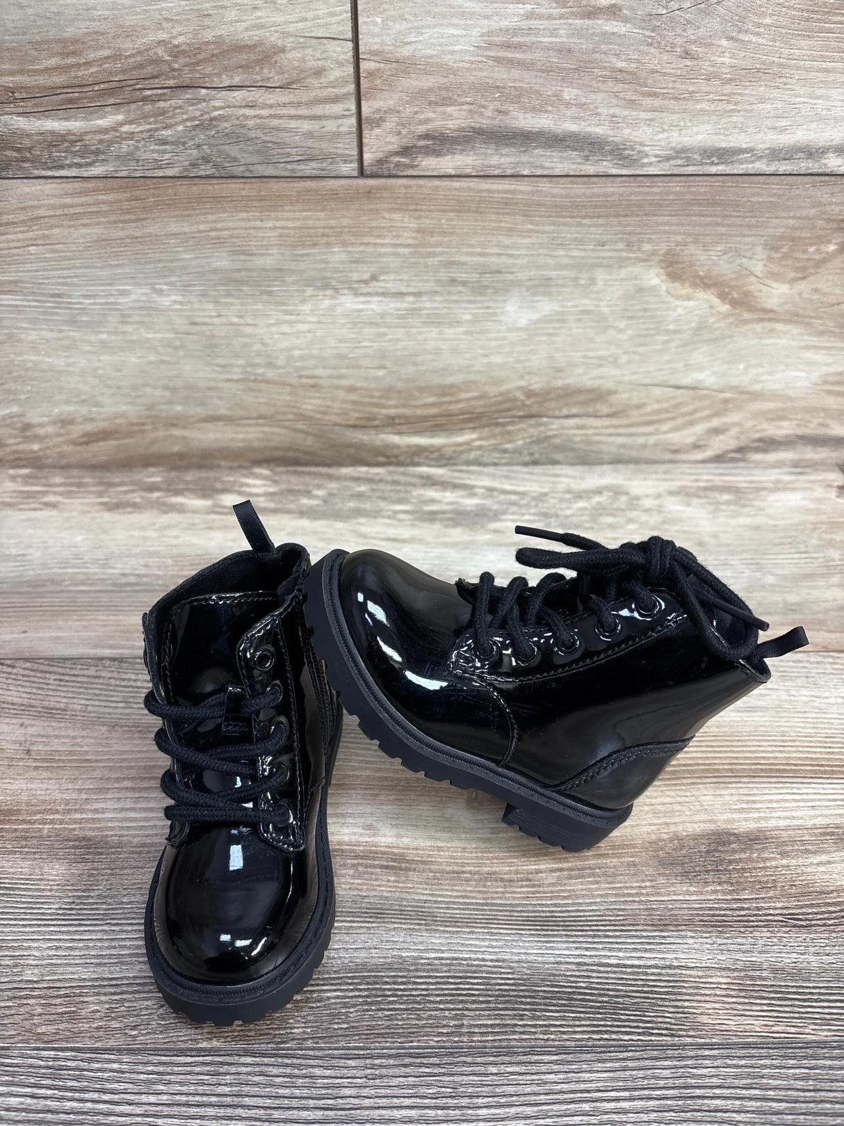 Old Navy Faux-Patent Leather Lace-Up Boots Black sz 6c