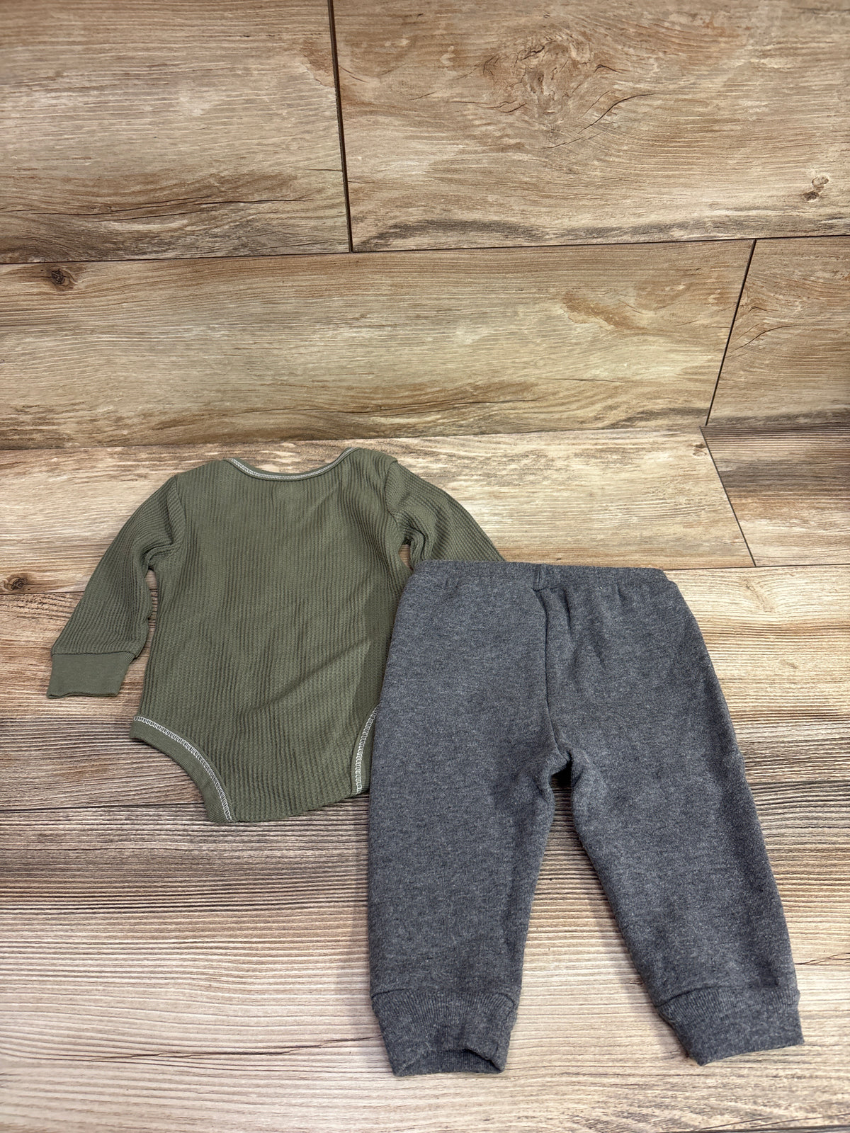 Disney Baby 2pc Mickey Mouse Long Sleeve Bodysuit & Pants Set Green sz 6/9m