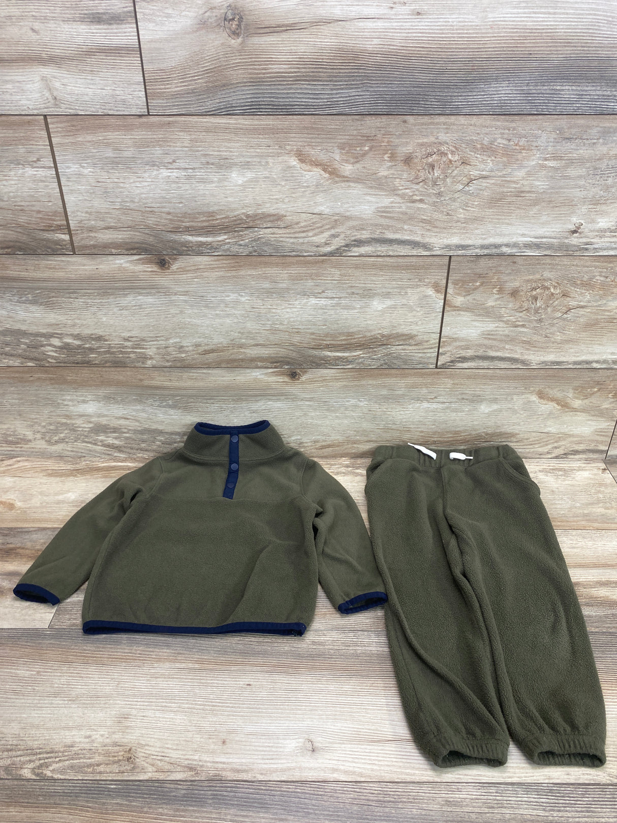 Old Navy Fleece Pullover and Pants Set Green sz 4T