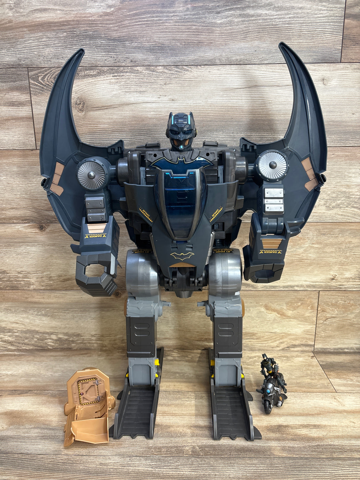DC Comics Batman Gotham City Guardian Playset