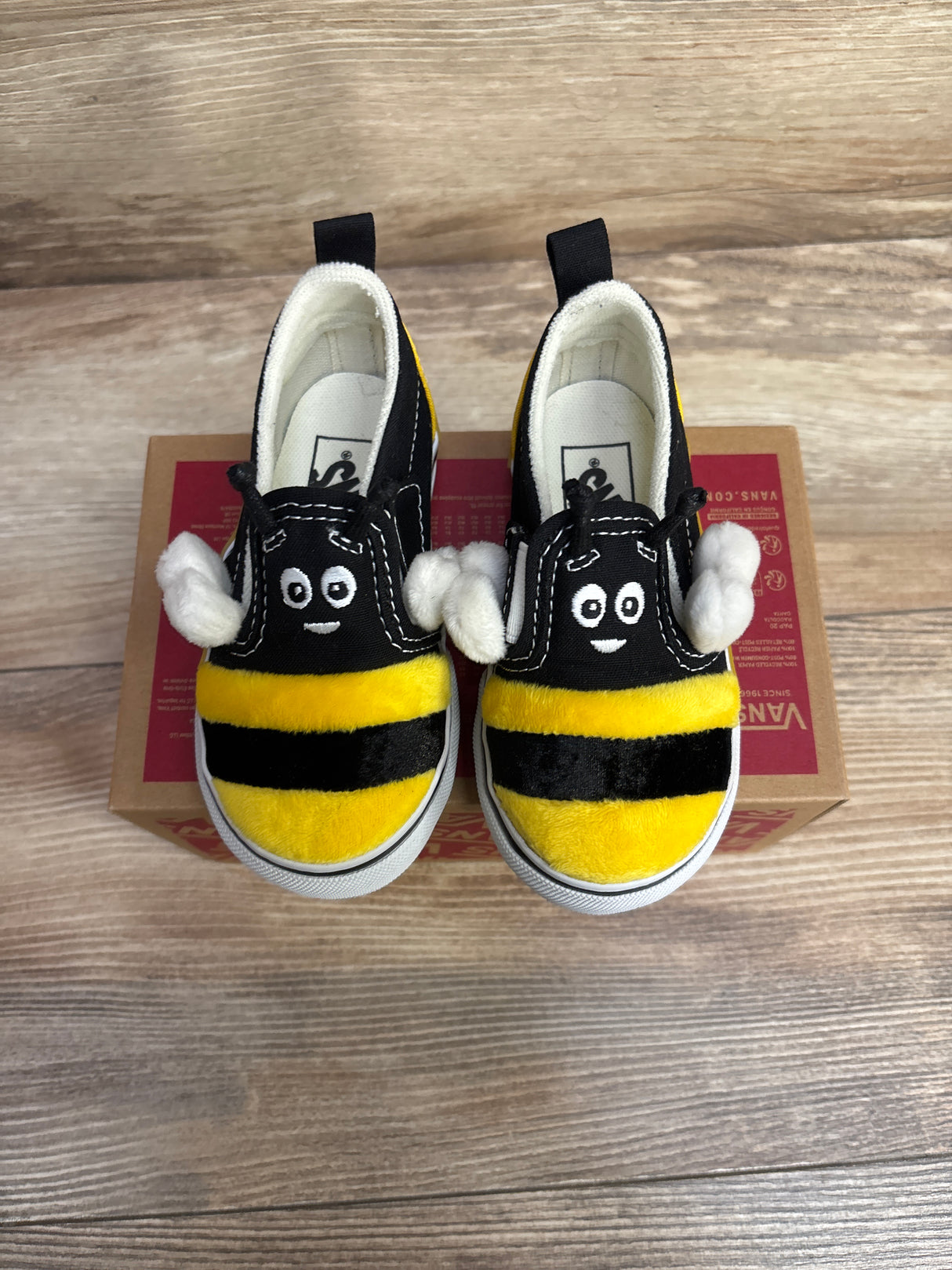 Vans Slip-On V Bee Sneakers sz 6.5c