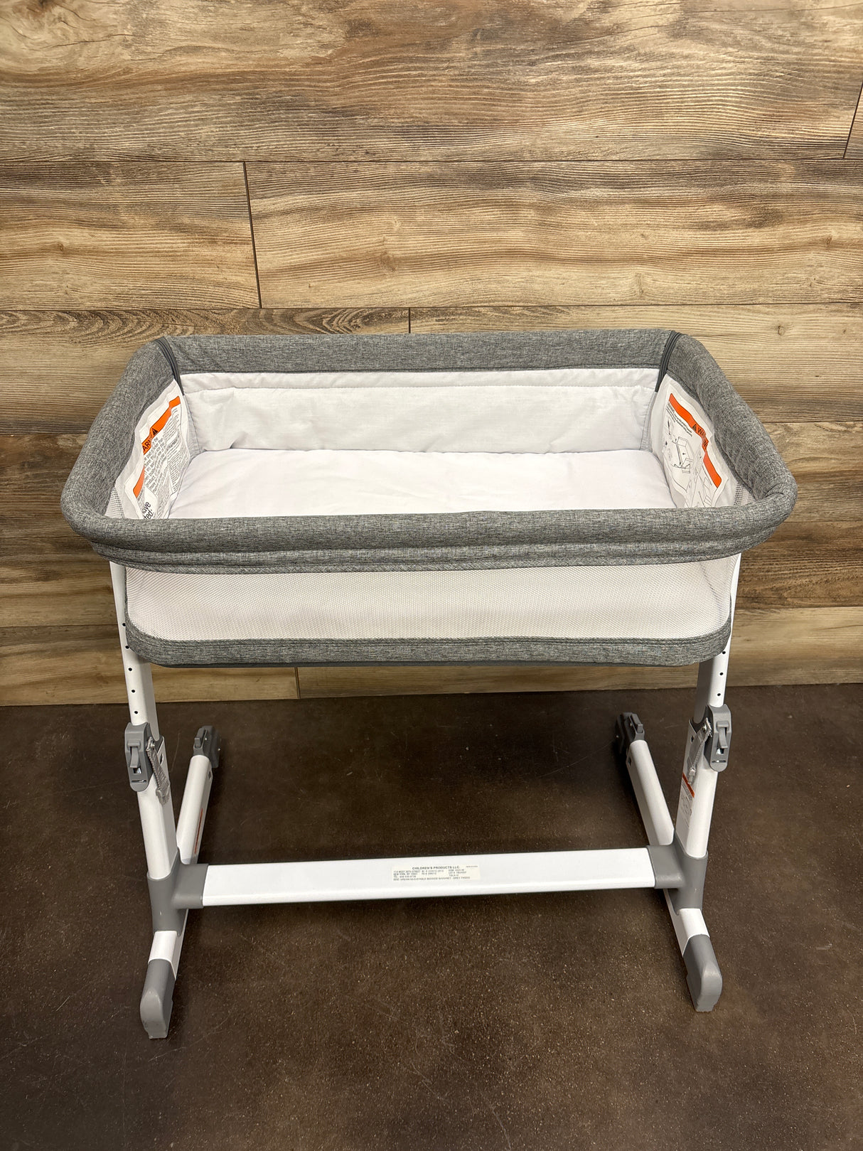Simmons Dream Bedside Bassinet Sleeper, Grey