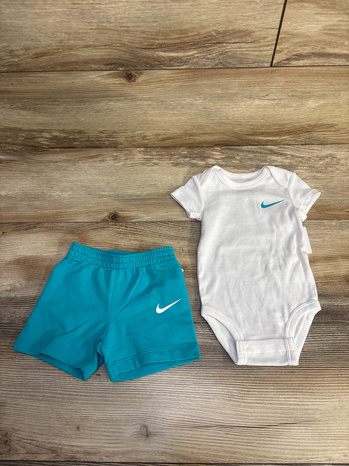 NEW Nike 2pc Bodysuit & Shorts Set White sz 6m