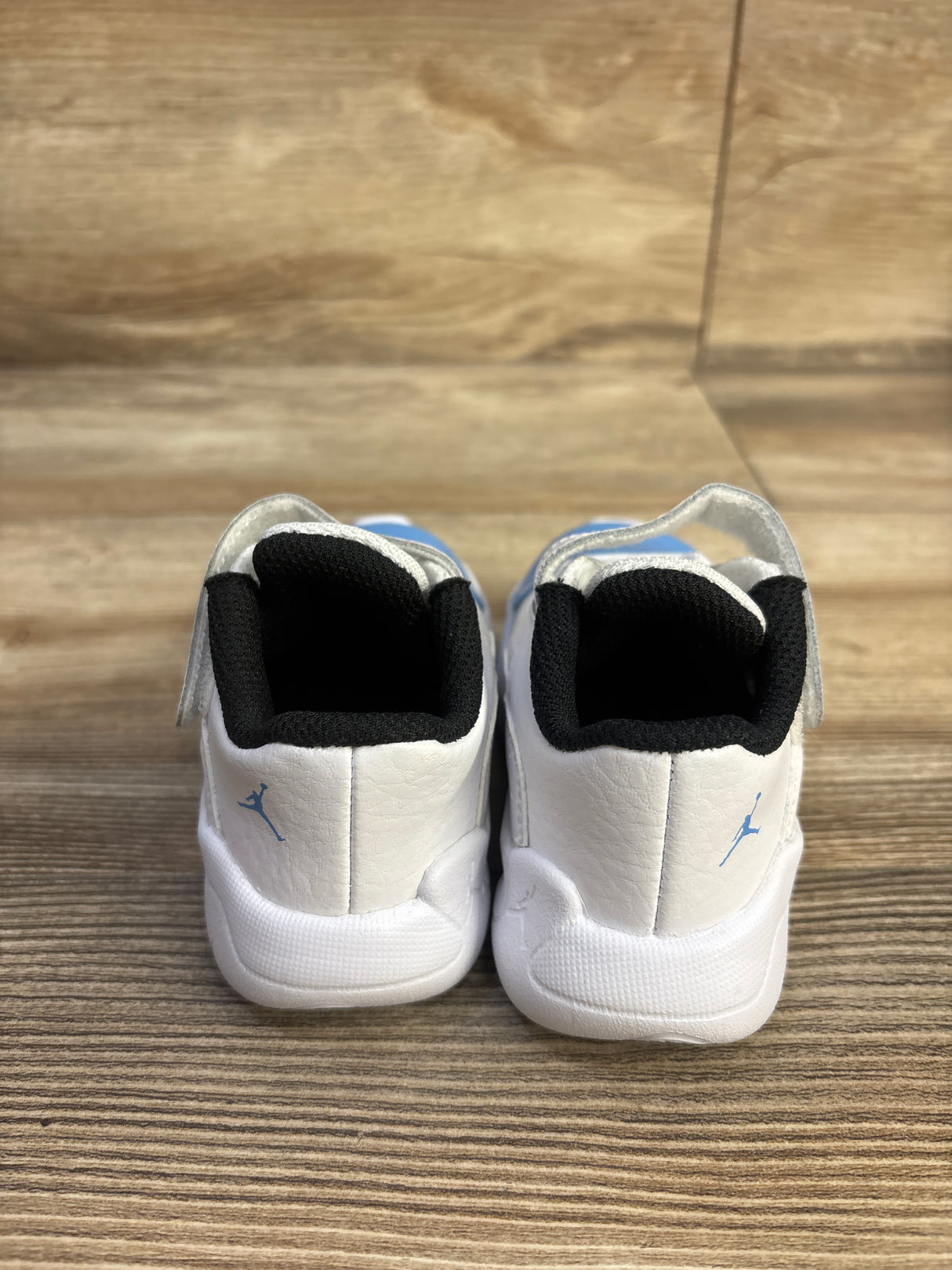 Air Jordan 11 CMFT Low TD 'UNC' Sneakers sz 6c