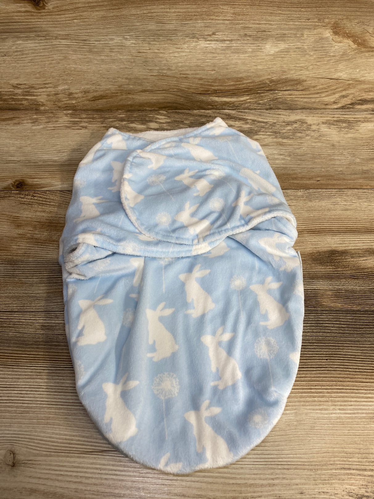 Blankets & Beyond Bunny Print Plush Swaddle Blue sz 0-3m