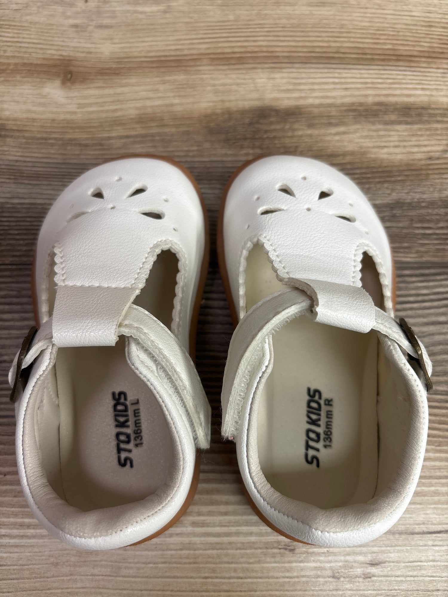 STQ KIDS Wide Toe Box Mary Jane Dress Shoes White sz 6c