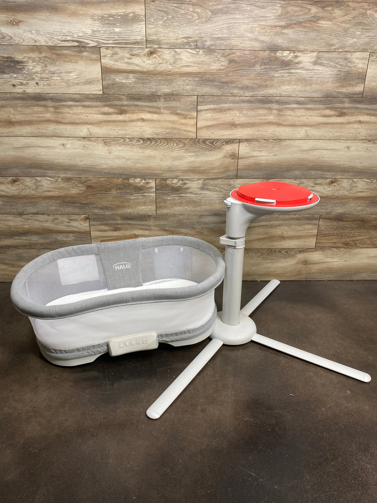 HALO Innovations BassiNest Swivel Sleeper Luxe in Dove Gray Tweed