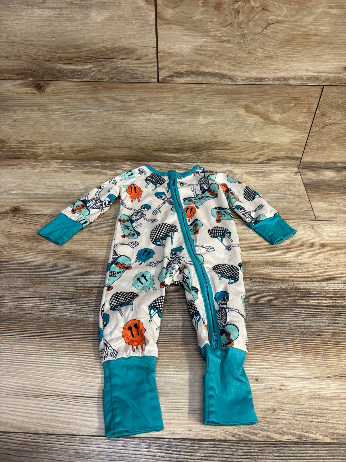 Skateboarding Skeleton Convertible Sleeper Beige sz 0-3m