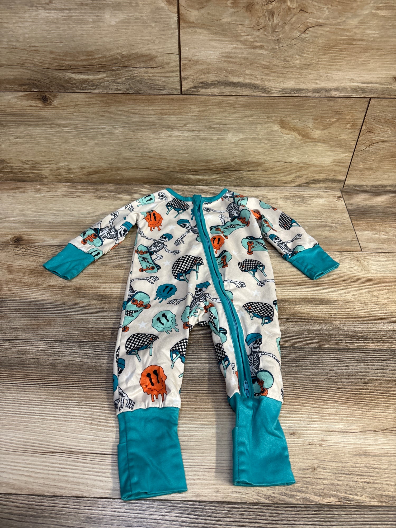 Skateboarding Skeleton Convertible Sleeper Beige sz 0-3m