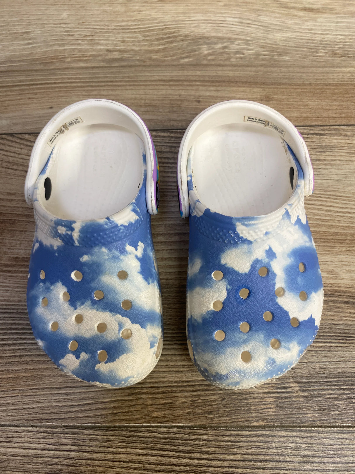 Crocs Classic Clogs Rainbow Cloud Print sz 8c - Me n Mommy To Be