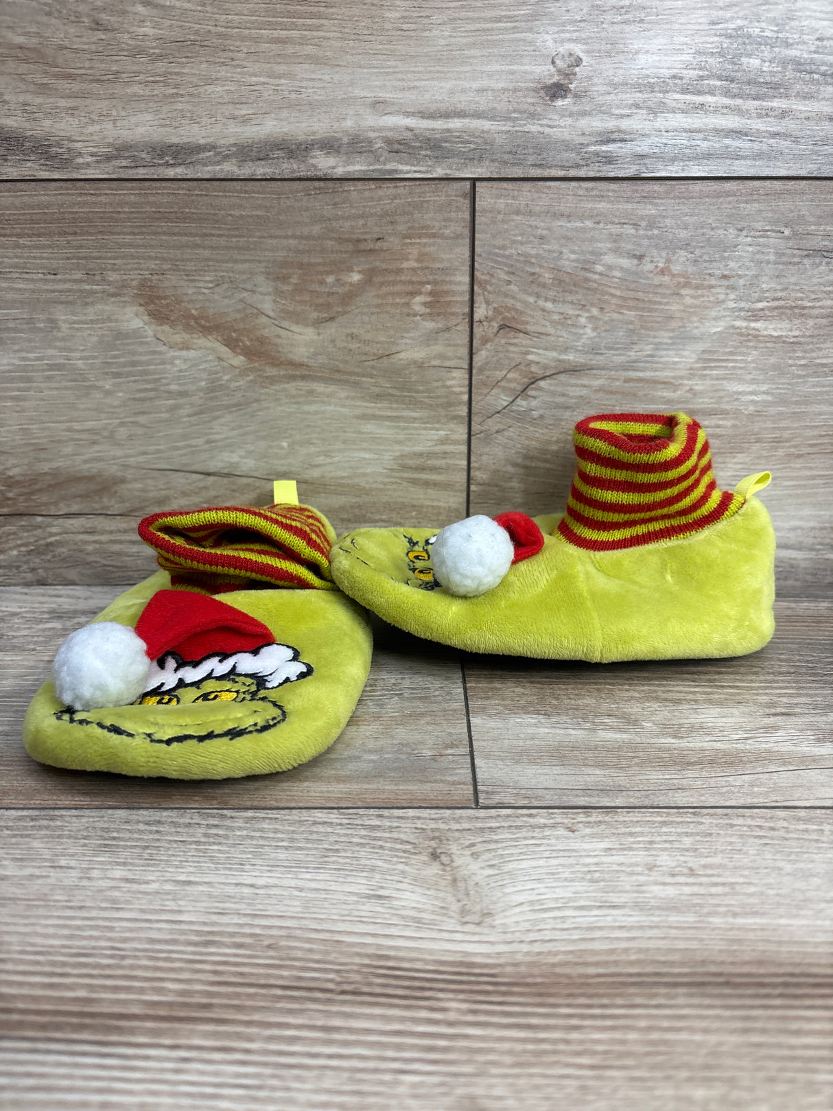The Grinch Slippers Green sz 9/10c