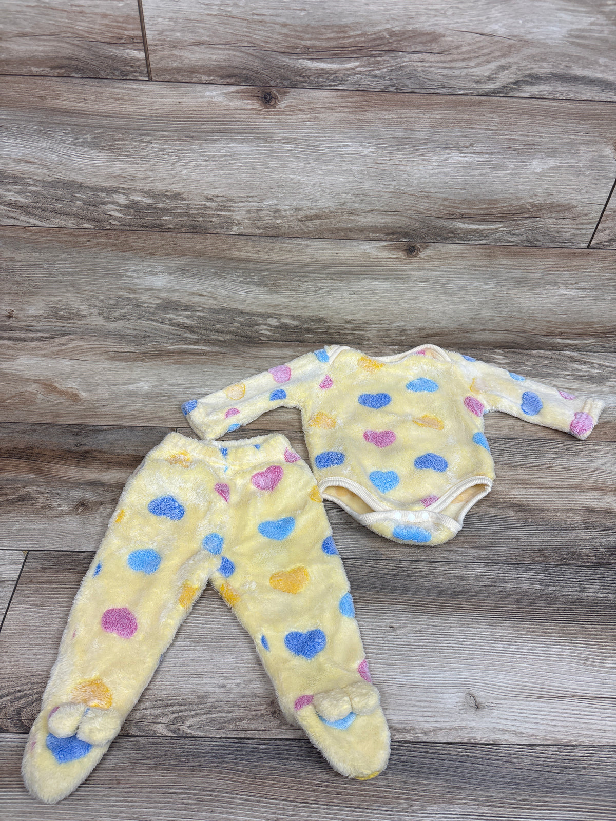 Shein 2pc Faux-Fur Hear Print Bodysuit & Pants Set Yellow sz 3-6m