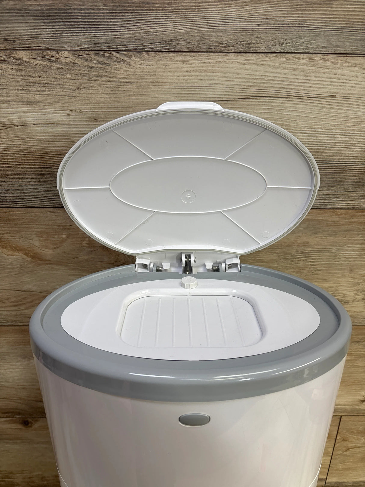 Dekor Plus Hands-Free Diaper Pail with Two Refill Packs