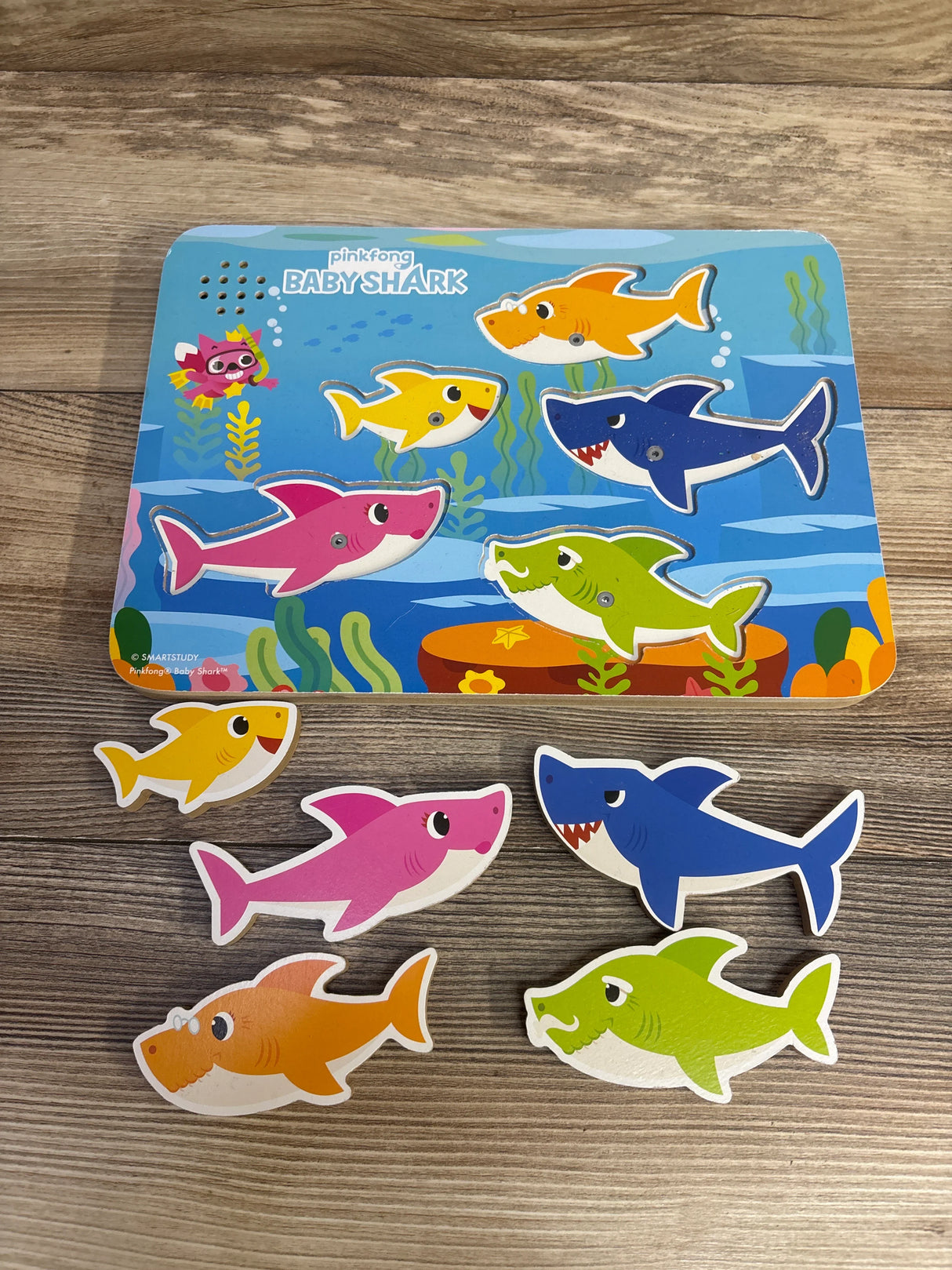 Spin Master Games Pinkfong Baby Shark Musical Wooden Sound Puzzle